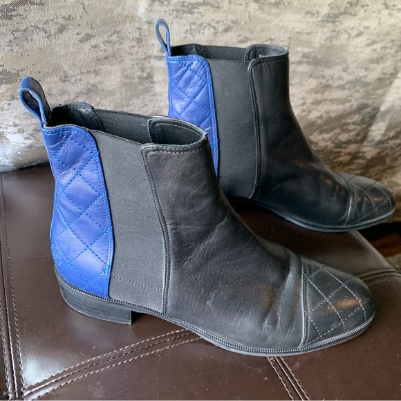 Luxury boots from LK Bennett. Expert craftsmanship and signature detailing! - Picture 3 of 6